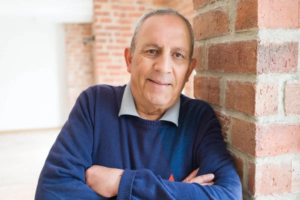 Guapo Mediana Edad Hombre Mayor Sonriendo Alegre Feliz Positivo Con — Foto de Stock