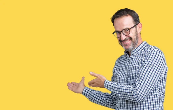 Guapo Mediana Edad Elegante Hombre Mayor Con Gafas Sobre Fondo —  Fotos de Stock