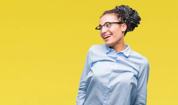 Joven Chica Negocios Afroamericana Trenzada Pelo Usando Gafas Sobre Fondo —  Fotos de Stock