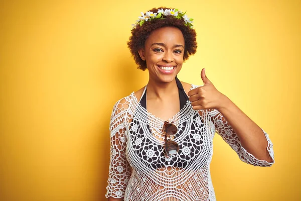 Jovem Afro Americana Com Cabelo Afro Usando Flores Coroa Sobre — Fotografia de Stock