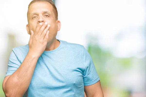 Hombre Árabe Mediana Edad Con Camiseta Azul Sobre Fondo Aislado —  Fotos de Stock