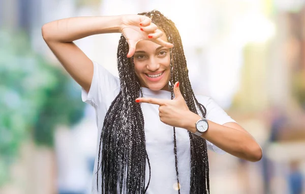 Young Gevlochten Hair Afrikaans Amerikaans Meisje Geïsoleerde Achtergrond Glimlachend Maken — Stockfoto