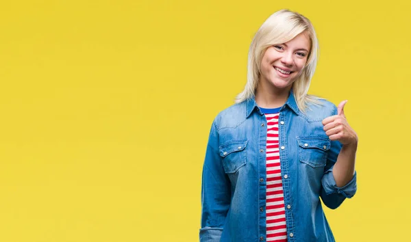 Junge Schöne Blonde Frau Trägt Jeansjacke Über Isoliertem Hintergrund Und — Stockfoto