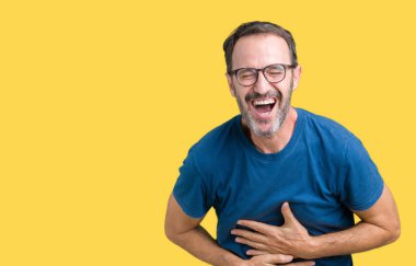 Nedir yakışıklı orta yaş ağarmış komuta sizde gözlük izole üzerinde arka plan gülen ve komik deli şaka çünkü yüksek sesle zor gülüyor. Mutlu ifade.