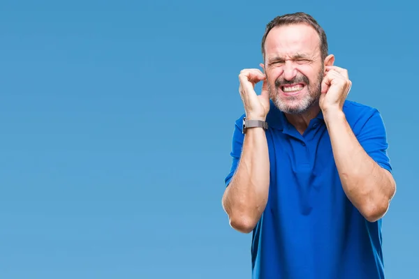 Medelåldern Hoary Senior Mannen Över Isolerade Bakgrund Som Täcker Öronen — Stockfoto