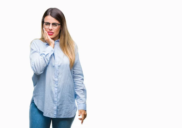 Joven Mujer Negocios Hermosa Con Gafas Sobre Fondo Aislado Tocando — Foto de Stock