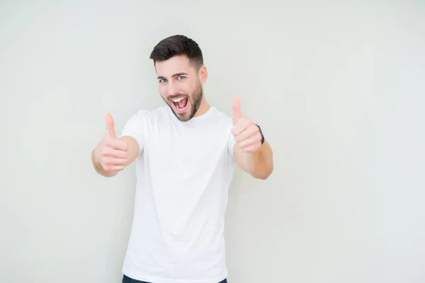 Homem Bonito Jovem Vestindo Casual Shirt Branca Sobre Fundo Isolado — Fotografia de Stock