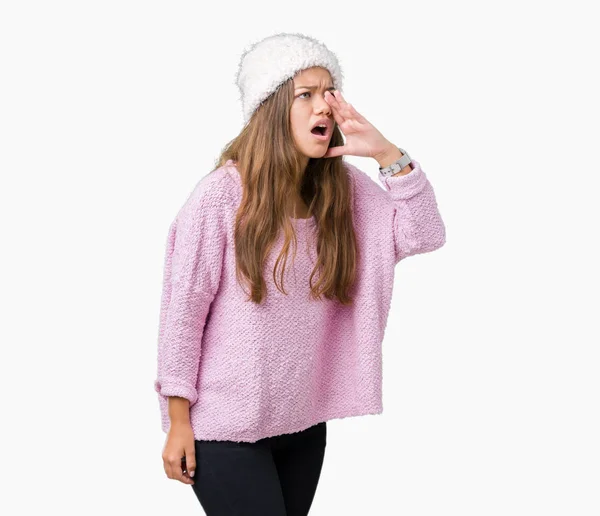 Joven Mujer Morena Hermosa Con Suéter Sombrero Invierno Sobre Fondo —  Fotos de Stock