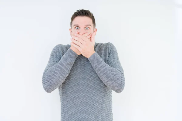 Junger Gutaussehender Mann Lässigem Pullover Über Isoliertem Hintergrund Schockiert Mund — Stockfoto
