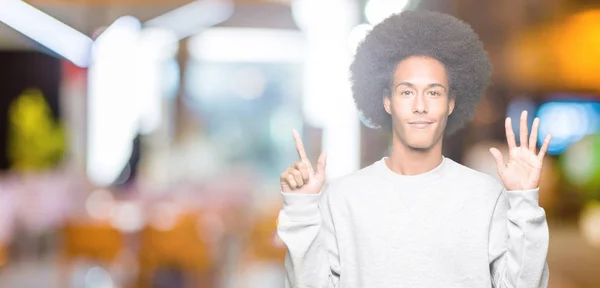 Młody Człowiek African American Afro Włosów Sobie Sportowy Bluza Wyświetlone — Zdjęcie stockowe