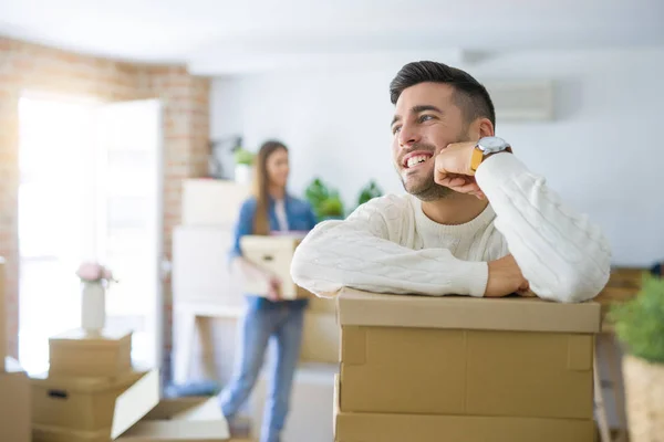 Young couple moving to a new home, handsome man smiling leaning — Stock Photo, Image
