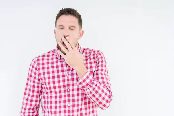 Joven Hombre Guapo Con Camisa Sobre Fondo Aislado Aburrido Bostezo —  Fotos de Stock