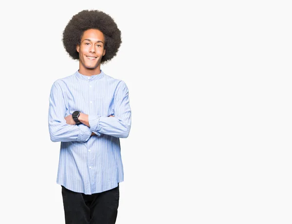 Americký Mladík Afro Vlasy Šťastný Obličej Úsměvem Překřížené Paže Při — Stock fotografie