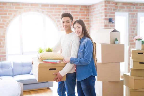 Vackra Unga Asiatiska Paret Ser Glad Och Leende Upphetsad Flyttar — Stockfoto