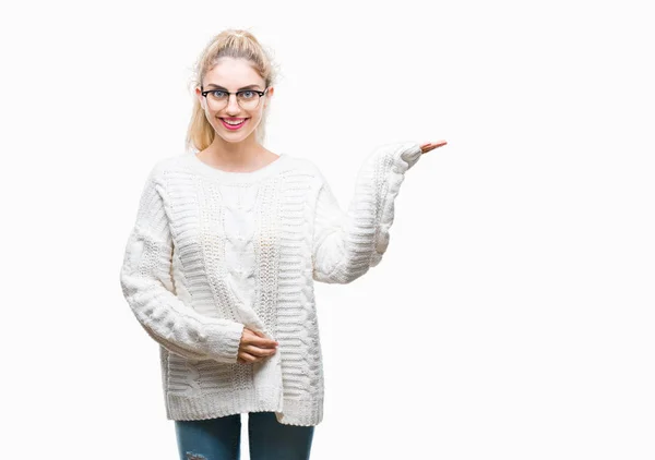 Joven Hermosa Mujer Rubia Con Gafas Sobre Fondo Aislado Sonriendo — Foto de Stock