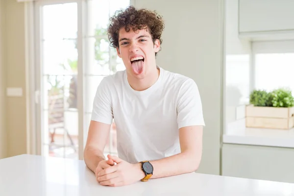 Joven Hombre Guapo Vistiendo Camiseta Blanca Casa Sacando Lengua Feliz —  Fotos de Stock