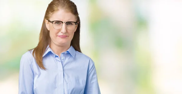 Vackra Medelåldern Mogen Affärskvinna Bär Glasögon Över Isolerade Bakgrund Skeptiker — Stockfoto