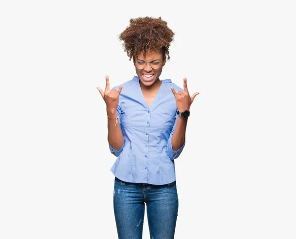 Hermosa Joven Mujer Negocios Afroamericana Sobre Fondo Aislado Gritando Con —  Fotos de Stock