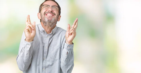 Przystojny Średnim Wieku Elegancki Starszy Człowiek Okularach Białym Tle Uśmiechnięty — Zdjęcie stockowe