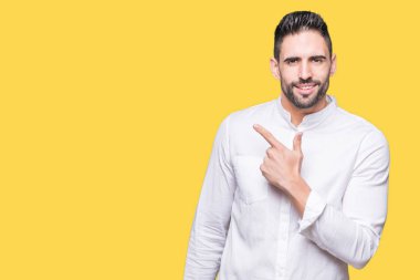 Genç iş adamı izole arka neşeli bir gülümseme ile el ve parmak kadar yan yüzünde mutlu ve doğal ifade ile işaret yüz üzerinden