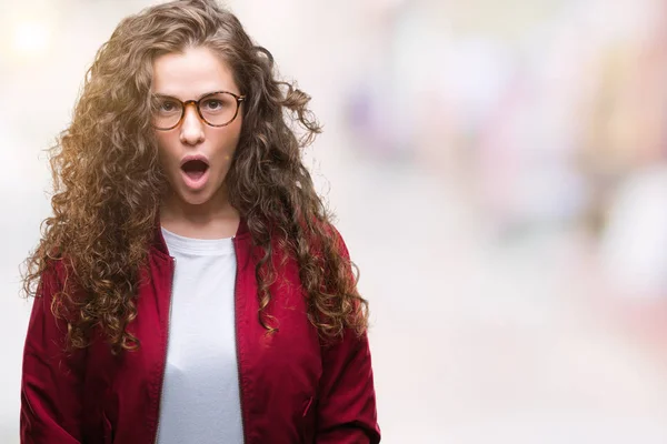 Jong Meisje Mooie Brunette Krullend Haar Jas Bril Dragen Geïsoleerde — Stockfoto