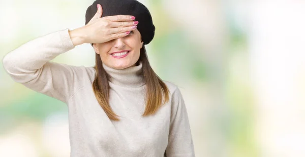 Middelbare Leeftijd Volwassen Vrouw Winter Trui Baret Dragen Geïsoleerde Achtergrond — Stockfoto