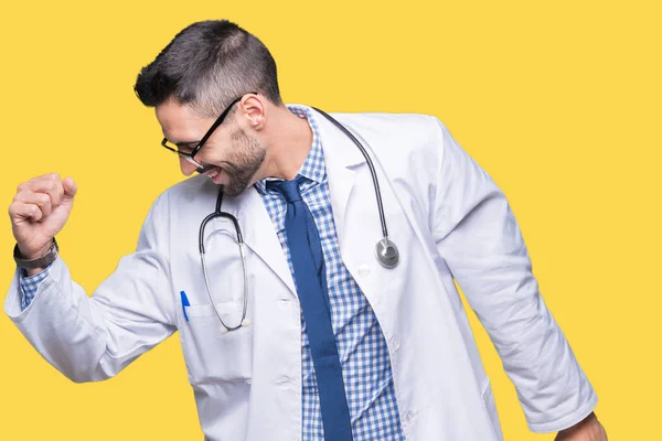 Bonito Jovem Médico Homem Sobre Fundo Isolado Dançando Feliz Alegre — Fotografia de Stock