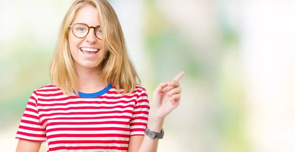 Schöne Junge Frau Mit Brille Über Isoliertem Hintergrund Mit Einem — Stockfoto