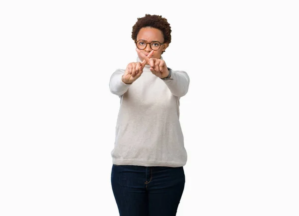 Joven Hermosa Mujer Afroamericana Con Gafas Sobre Fondo Aislado Expresión — Foto de Stock