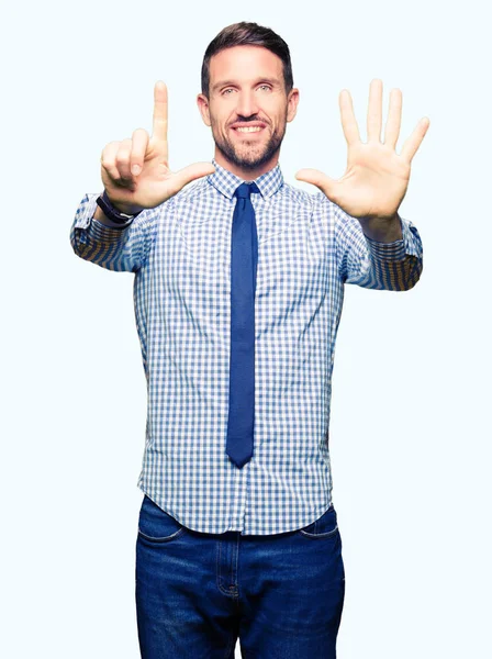 Bonito Homem Negócios Usando Gravata Mostrando Apontando Para Cima Com — Fotografia de Stock