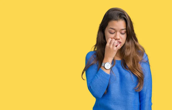 Jovem Bela Mulher Morena Vestindo Camisola Azul Sobre Fundo Isolado — Fotografia de Stock