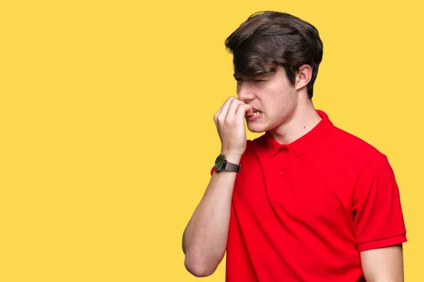 Giovane Bell Uomo Che Indossa Shirt Rossa Sfondo Isolato Cercando — Foto Stock