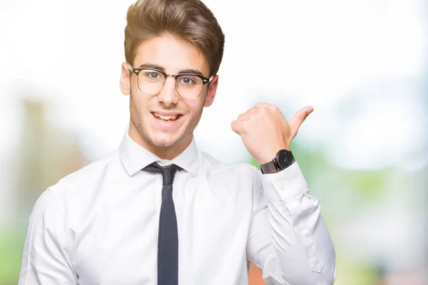 Jovem Homem Negócios Vestindo Óculos Sobre Fundo Isolado Sorrindo Com — Fotografia de Stock