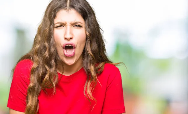 Jovem Mulher Bonita Vestindo Shirt Casual Com Medo Chocado Com — Fotografia de Stock