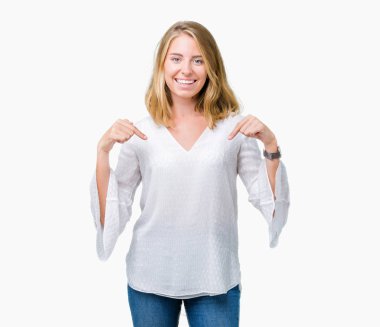 Yüzünde gülümseme ile kendinden emin görünüyorsun, kendini gururlu ve mutlu parmakları ile işaret izole arka plan güzel genç zarif kadın.