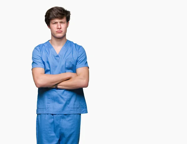 Jovem Médico Vestindo Uniforme Médico Sobre Fundo Isolado Cético Nervoso — Fotografia de Stock