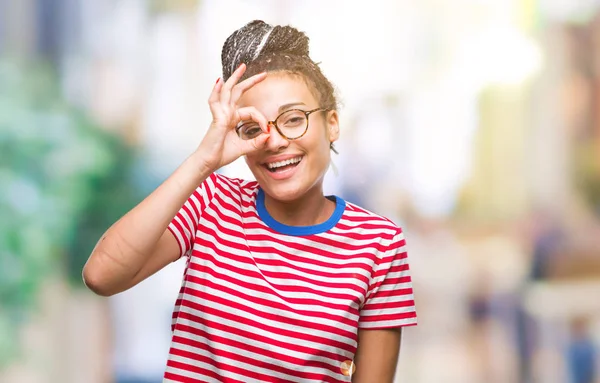 Ung Flätat Hår Afrikanska Amerikanska Flickan Bär Glasögon Över Isolerade — Stockfoto