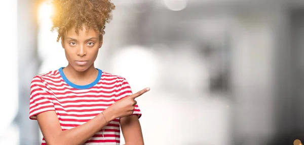 Güzel Genç Afro Amerikan Kadın Yüzünden Izole Reklam Ciddi Sakin — Stok fotoğraf