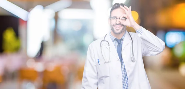 Guapo Joven Doctor Hombre Sobre Aislado Fondo Haciendo Gesto Con — Foto de Stock