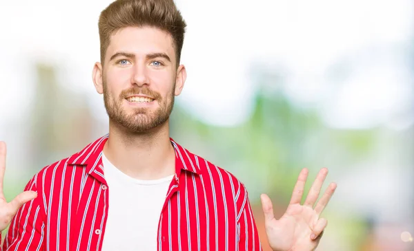 Joven Hombre Guapo Con Camisa Roja Mostrando Señalando Hacia Arriba — Foto de Stock