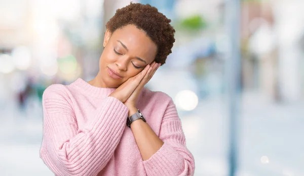 Linda Jovem Afro Americana Sobre Fundo Isolado Dormindo Cansado Sonhando — Fotografia de Stock