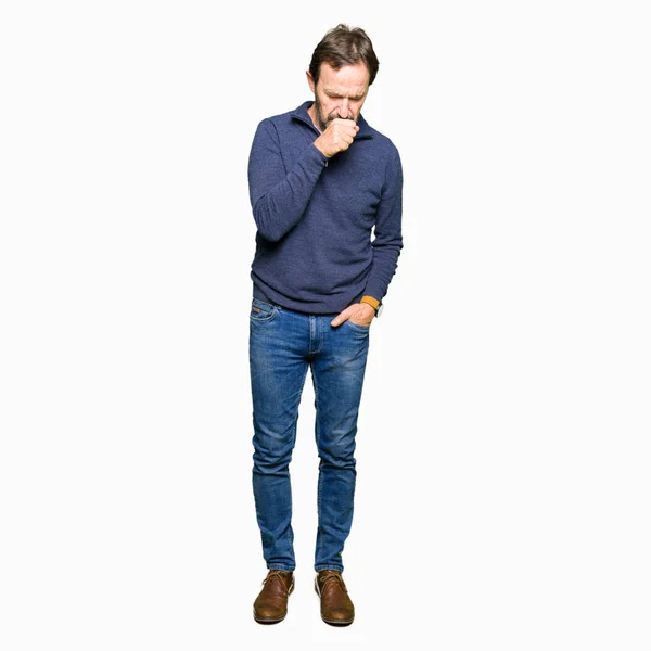 Midaldrende Smuk Mand Iført Sweater Følelse Utilpas Hoste Som Symptom - Stock-foto