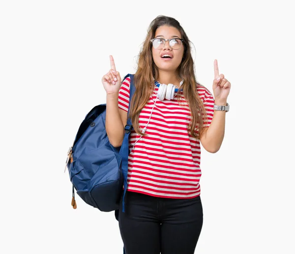 Jonge Mooie Brunette Student Vrouw Dragen Van Hoofdtelefoons Rugzak Geïsoleerde — Stockfoto