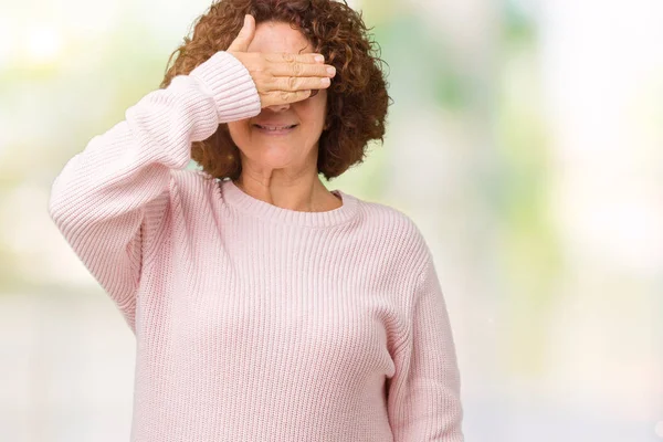 Mooie Midden Ager Senior Vrouw Roze Trui Zonnebril Dragen Geïsoleerde — Stockfoto