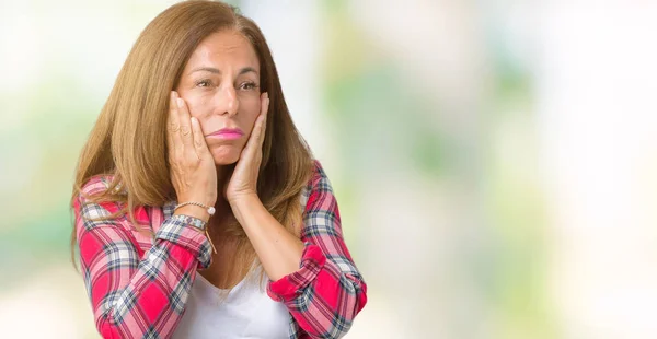 Mulher Meia Idade Bonita Vestindo Sobre Fundo Isolado Mãos Cansadas — Fotografia de Stock