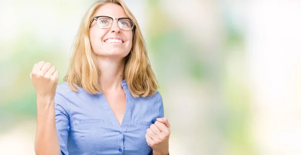 Bella Giovane Donna Affari Sfondo Isolato Molto Felice Eccitato Facendo — Foto Stock