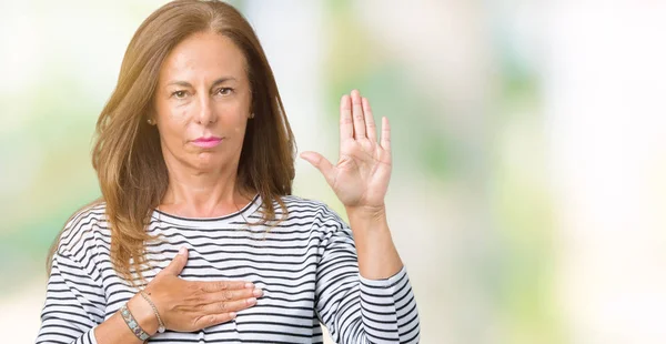 Mooie Middelbare Leeftijd Vrouw Strepen Trui Dragen Geïsoleerd Achtergrond Vloeken — Stockfoto