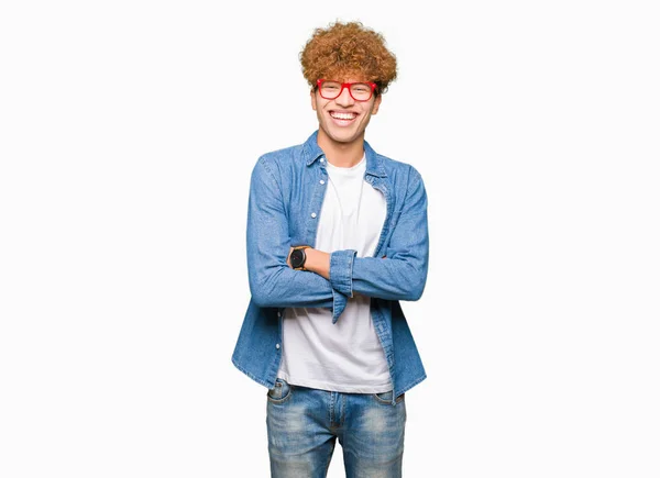 Homem Bonito Jovem Com Cabelo Afro Usando Óculos Rosto Feliz — Fotografia de Stock