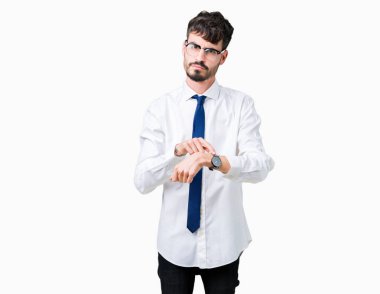 İşaret seyretmek zaman, sabırsızlık, üzgün ve kızgın için son tarih gecikme için acele arka plan üzerinde gözlük takan genç yakışıklı iş adamı izole