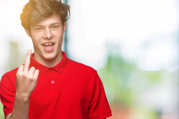 Jovem Bonito Homem Vestindo Vermelho Shirt Sobre Isolado Fundo Mostrando — Fotografia de Stock